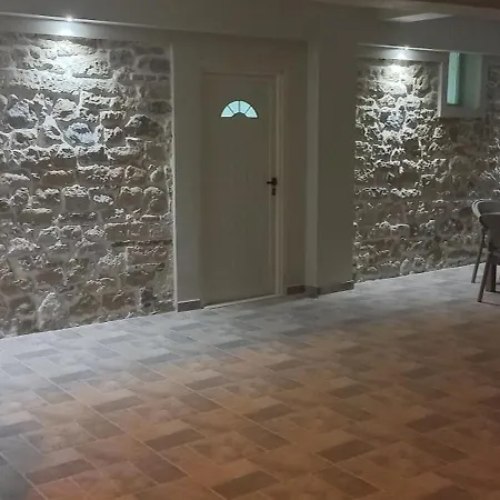 Πανσιόν Babe Vlorë